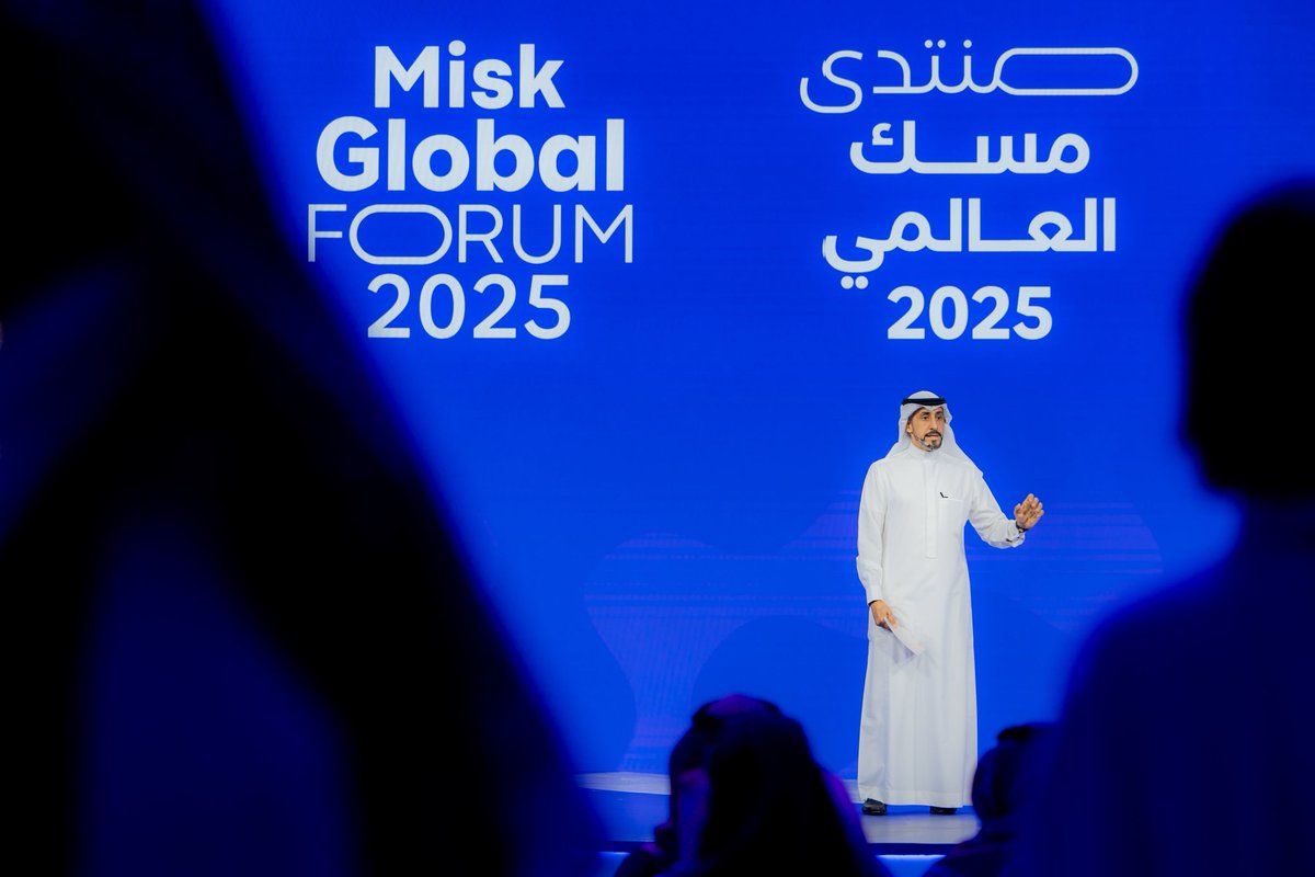 عبر العصور تغيرت أدوات الإبداع لكن مخيلة الإنسان كانت العنصر الثابت..

افتتحت اليوم #منتدى_مسك_العالمي 2025 بكلمة تلقي بالضوء على قدوم عصر جديد من الإبداع، لا يتصارع فيه الإنسان مع التقنية بل يتحد معها، وسط حضور شبابي يبشر بمستقبل مليء بالإبداع.