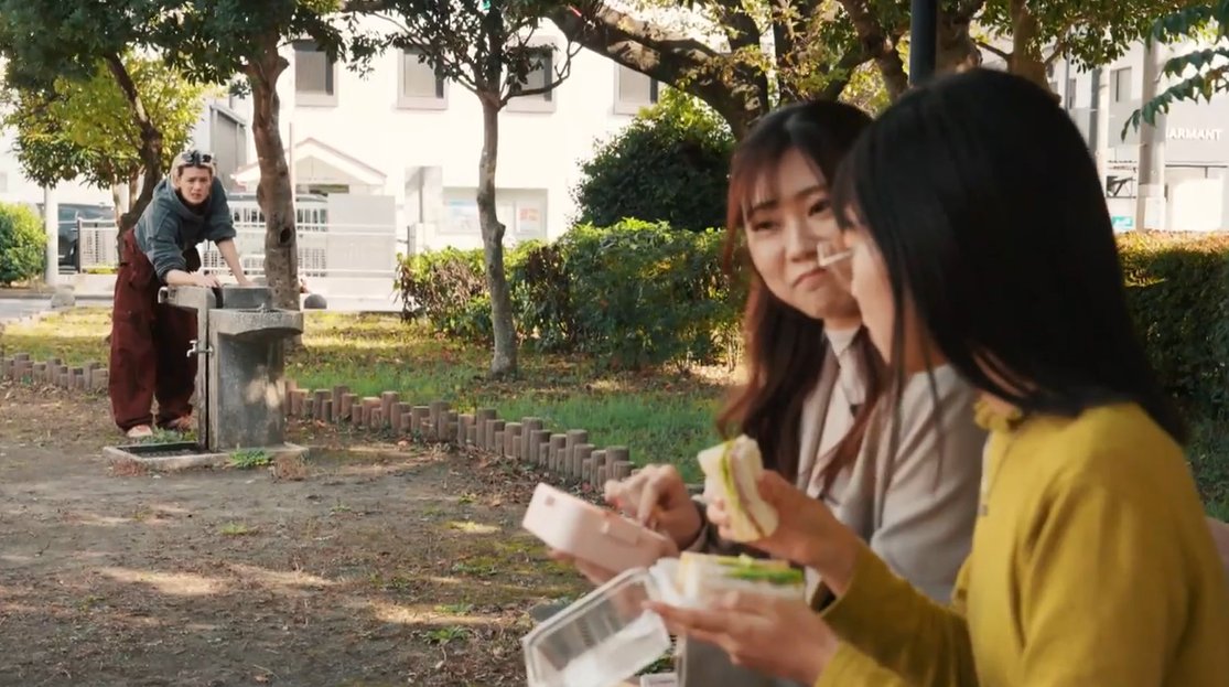 CookieAnnPuppy's tweet image. #ESCAPE
#エスケイプ 
結以と別れて一文無しの大介

地面に這いつくばり自販機の下の小銭を狙い
必死で手繰り寄せたソレはボタン電池

何も食べられず公園の水で腹を満たす
ベンチの外ランチ女子を悔しげに眺め
そしてどんぐりを食べられないか本気で考える

不憫、だけど笑ってしまった😂
#佐野勇斗