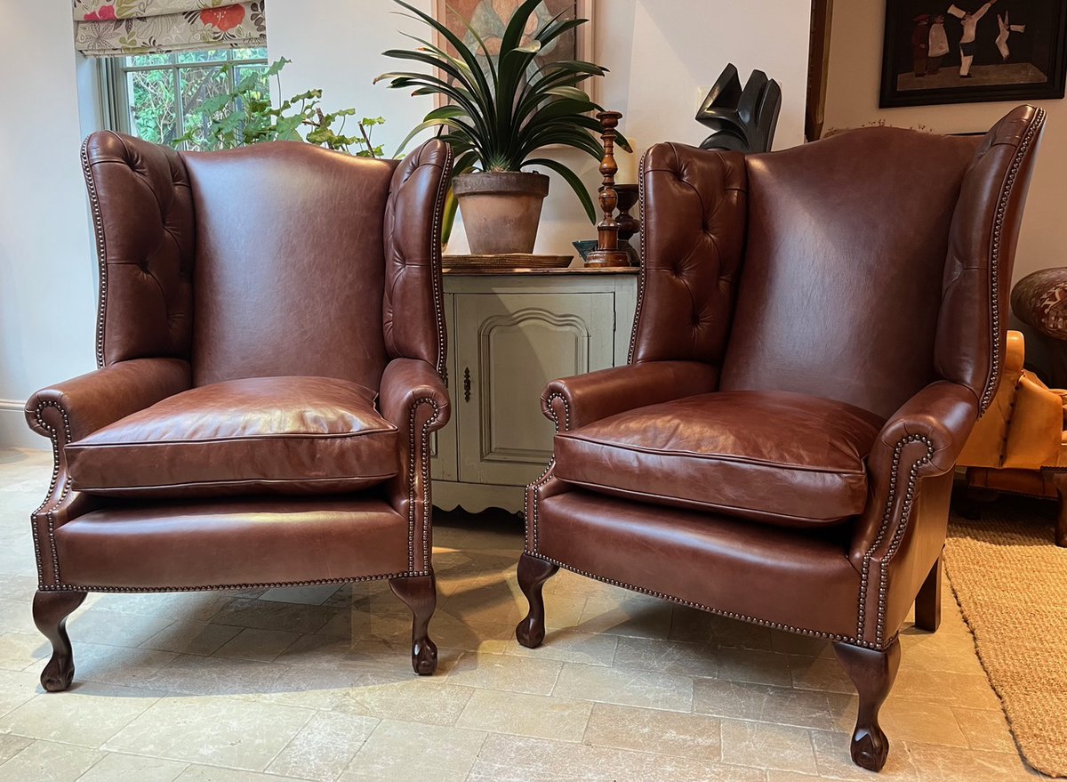 LeatherChairsUK's tweet image. High Back Claw &amp;amp; Ball Georgian Wing Chairs, buttoned wing detail #wingchair #leatherwingchair #georgianwingchair #leatherclubchair #englishwingchair #leatherchairsofbath #leatherchair #clubchair #leathergeorgianwingchair #buttonedleatherwingchair #clawandballlegs #crestleather