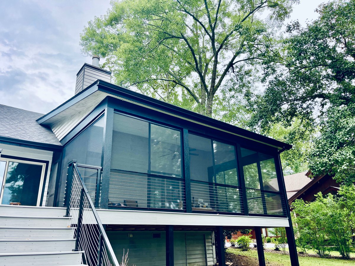 SMofGainesville's tweet image. Screenmobile of Gainesville/ Northeast Georgia is your one stop shop for all your porch needs. We did this porch in Gainesville with cable railing and Eze Breeze windows, making it a versatile three-seasons room. #screenmobile #screenmobilenega #screenedinporch #ezebreeze