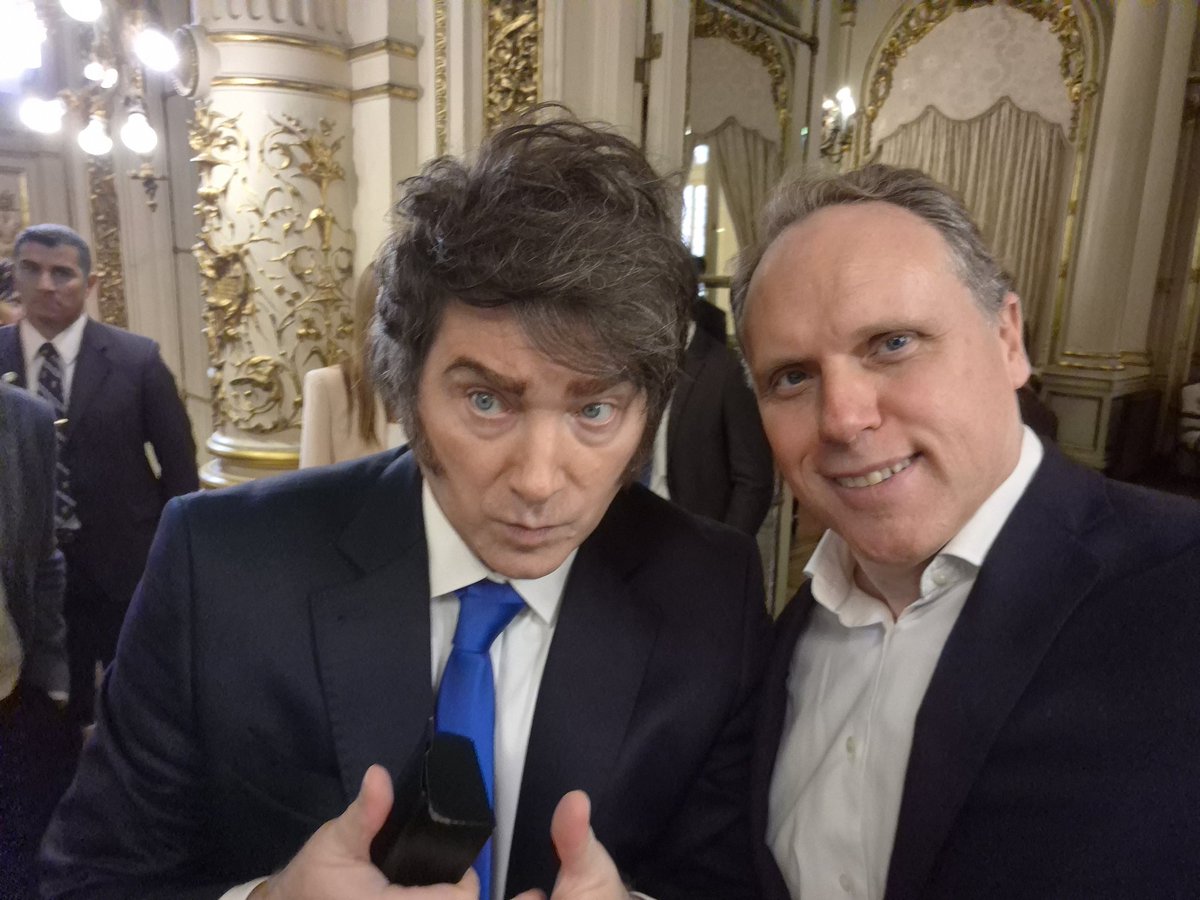 La libertad avanza. Con el presidente <a href="/JMilei/">Javier Milei</a>
en Casa Rosada, Buenos Aires.

Argentina sale de la pesadilla socialista y está en el camino de la prosperidad y el liderazgo.

¡Viva la libertad, carajo!