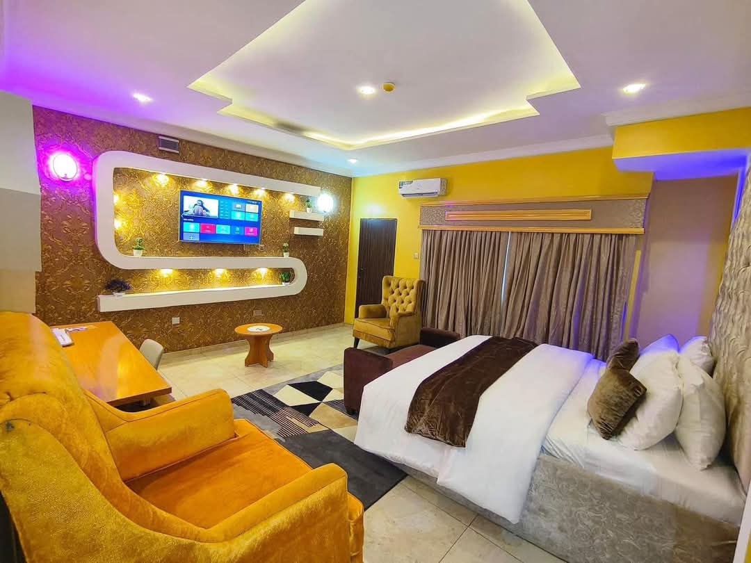 PH_Socials's tweet photo. CHRISTMAS GO MAKE SENSE FOR PORTLAND RESORTS, PORT HARCOURT, THIS DECEMBER!

@PortlandResort is set to make your festive season sparkle with the following exciting, joy-filled packages:

SINGLE STAYCATION – ₦120,000
Because you deserve a holiday that feels like pure self-care!
Enjoy:

Dinner for one

Cinema ticket + free popcorn & drink

Swimming

A soothing spa session

Karaoke

A creamy milkshake

A peaceful night in our Classic Room

One person. One unforgettable experience.

COUPLE’S GETAWAY – ₦200,000
Love deserves premium treatment this Christmas!
Enjoy:

Romantic dinner for two

Cinema tickets + popcorn & drinks

Swimming

Spa relaxation

Karaoke fun

A bottle of wine

Cocktails

A cozy night in our Deluxe Room

Perfect for couples who want to reconnect in style.

FAMILY CHRISTMAS PACKAGE – ₦300,000
Make this a Christmas your family will remember forever!
Includes:

Mini buffet

Cinema tickets for four

Swimming for four

Karaoke

A bottle of wine

A pack of juice

A night in our Signature or Ambassadorial Suite

Warmth, joy, and beautiful family bonding, all in one place.

Everything you need for a magical Christmas, beautifully packaged.
Cedarwood Estate, SARS Road, Port Harcourt
WhatsApp: 0909 077 7666
Valid from 15th December to 4th January. 

Come experience Christmas at Portland Resorts Hotel.