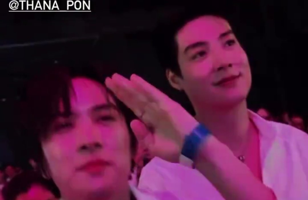 miuwinwind's tweet image. lee&apos;s caption: ok or no okay 😂

// p&apos;sai face omggg 😂😭 but can we get a romantic date night too? 😭

#SailubPon #สายลับภณ
#SpySailub #PonThanapon