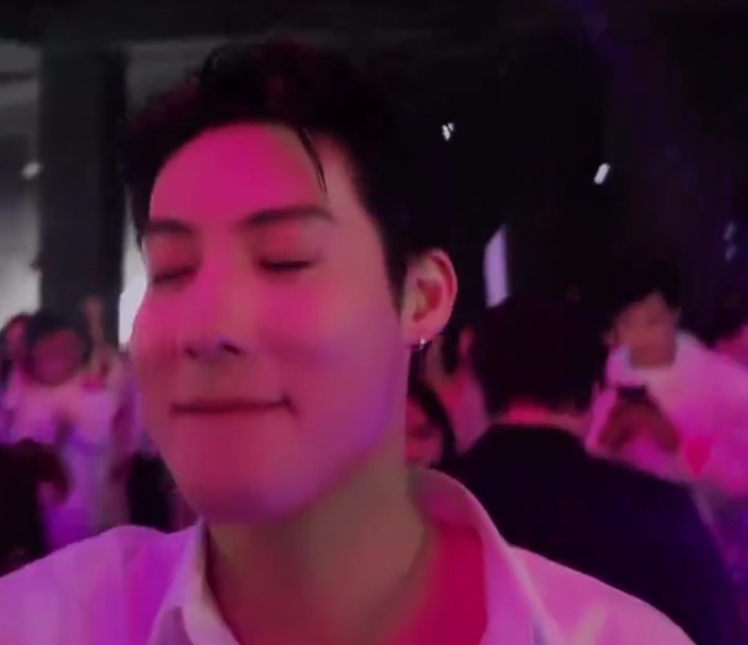 miuwinwind's tweet image. lee&apos;s caption: ok or no okay 😂

// p&apos;sai face omggg 😂😭 but can we get a romantic date night too? 😭

#SailubPon #สายลับภณ
#SpySailub #PonThanapon