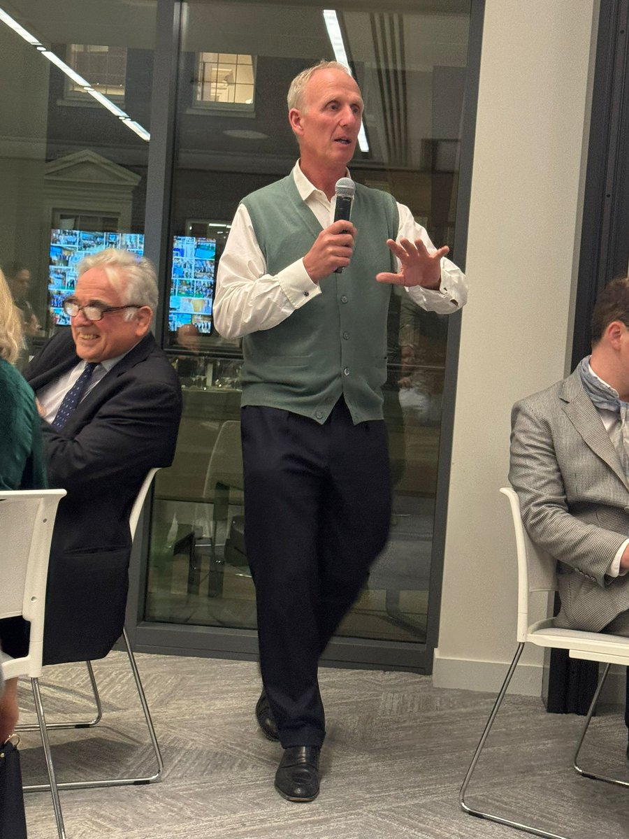 SF_FamilyOffice's tweet image. Last night, our Head of Governance &amp;amp; Succession, Matthew Fleming, hosted a &apos;Next Gen&apos; Speakers Dinner at our London office. The evening convened a group of incredible individuals who have inspired and empowered our &apos;Next Gen&apos; over the years. 

#uk #insights #impact