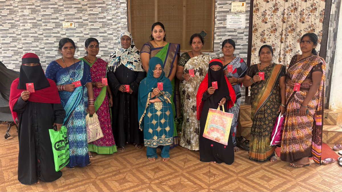 asmatabassum08's tweet image. Met many women, Building women network by explaining them to utilise local resources, encouraging them to make their space

With the help of NGO did two lakh health insurance &amp;amp; explained many govt benefits to Poor &amp;amp; eligible people of Zahirabad

#Telangana
#Sangareddy
#Zaheerabad