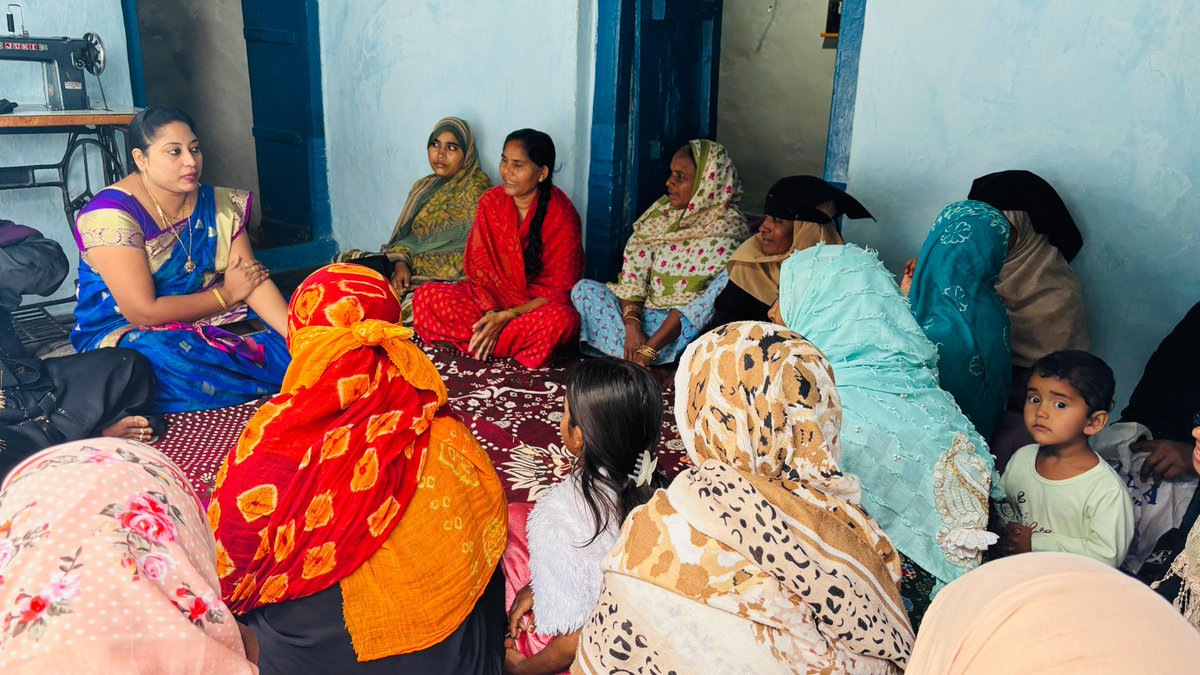 asmatabassum08's tweet image. Met many women, Building women network by explaining them to utilise local resources, encouraging them to make their space

With the help of NGO did two lakh health insurance &amp;amp; explained many govt benefits to Poor &amp;amp; eligible people of Zahirabad

#Telangana
#Sangareddy
#Zaheerabad