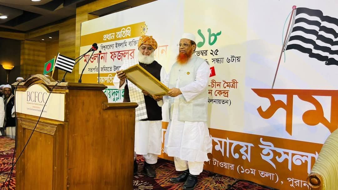 SamiSwati_'s tweet image. یہ دورہ صرف ملاقاتوں کا سلسلہ نہیں تھا، بلکہ دونوں ملکوں کے درمیان اعتماد اور دینی ہم آہنگی کی تجدید تھا۔
#MFRforPakBanglaUnity