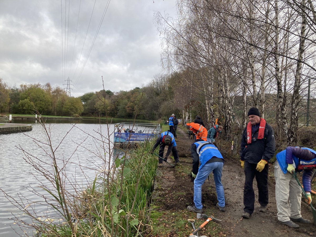 theblueloop's tweet image. Today’s @CRTYorkshireNE session by Worksop Rd Aqueduct was a bit on the chilly side 🥶 but the sun broke through - which was nice. We prepped path towards Don Valley Moorings, &amp;amp; made it full width. Great turnout, lots done. Thank 🫵 ‘Loopers!👌Brrr!
@theoutdoorcity @RiverStewards