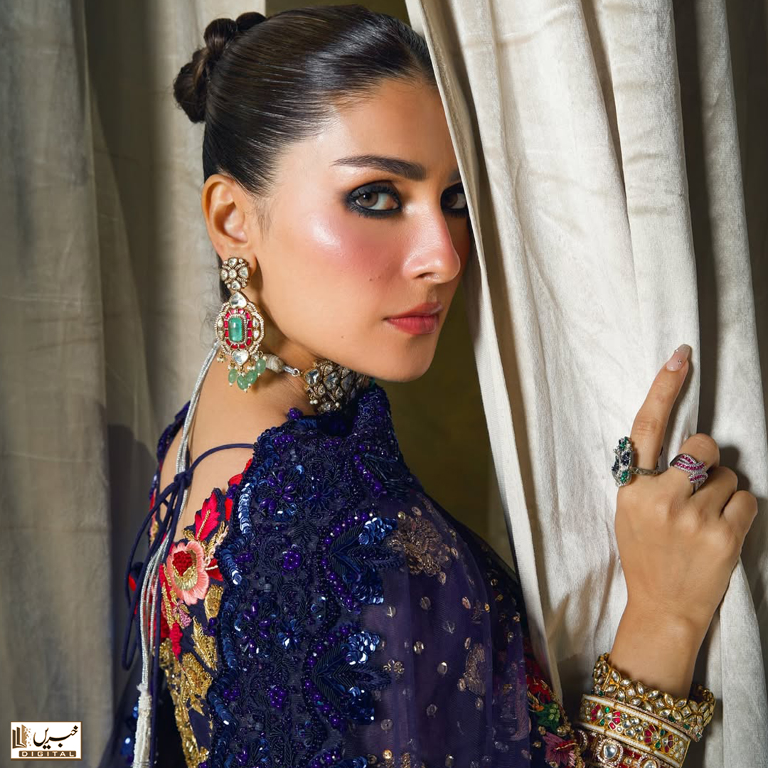 daily_khabrain's tweet photo. Ayeza
The newest bridal collection
#KhabrainDigital
#AyezaKhan #BridalCollection #AyezaBridalLook #NewBridalCollection #PakistaniFashion https://t.co/9c9LSKcHKm