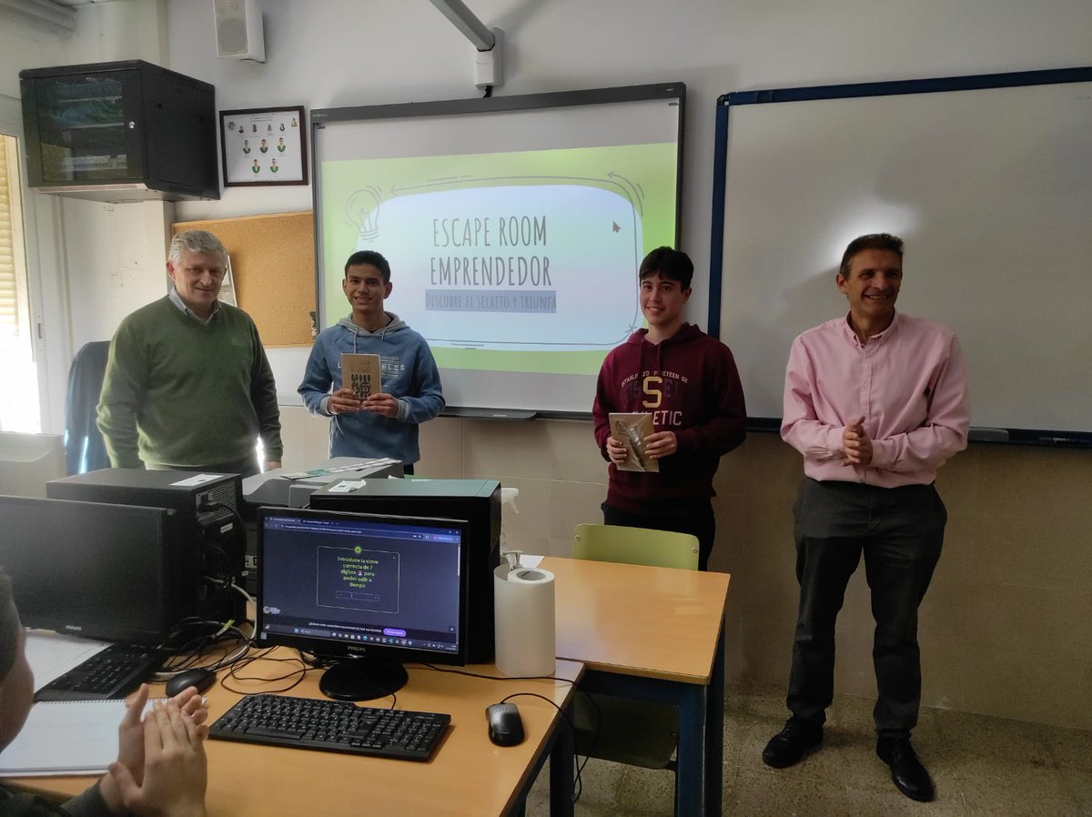 Hoy ha tenido lugar una actividad: Escape room emprendedor, para alumnos de segundo del  CF y tercero de ESO, por parte de los técnicos del CADE de Torredelcampo.