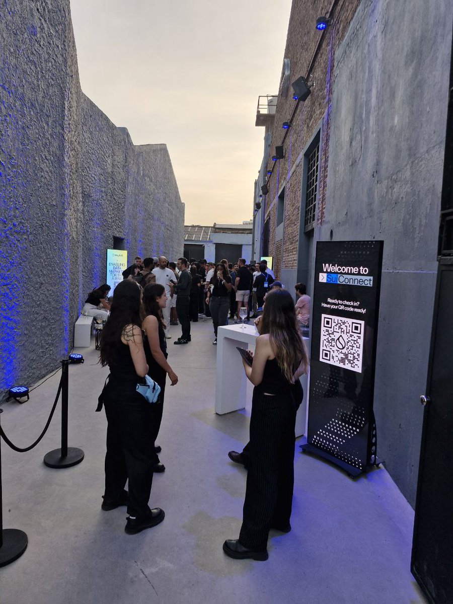 rasterfinance's tweet image. Buenos Aires. LATAM builders exploring Sui.

When you&apos;re managing assets across @SuiNetwork, @Ethereum, @Solana, and more, @rasterfinance gives you the intelligence layer.

See you at @EFDevcon. ◼️

→ raster.finance