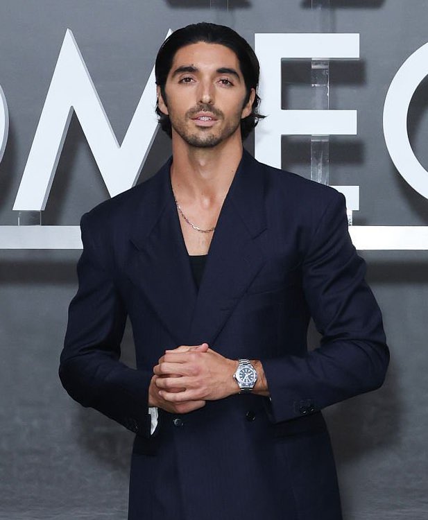 tzpackles's tweet image. he looks so good im dizzy