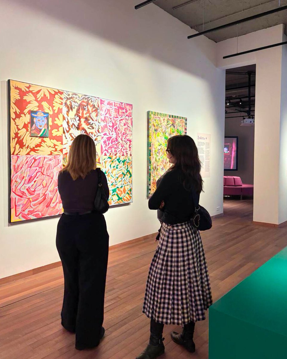 Magma_Erasmus's tweet photo. Second-year MAGMa student Nell, from the US, recently attended the opening of Marlou Fernanda’s first solo show at the Wereldmuseum in Rotterdam, where she and her classmates experienced the city's thriving contemporary art scene firsthand beyond the classroom. 🇳🇱✨ https://t.co/3Lh49cTDiK