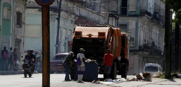 La implementación de la política para el perfeccionamiento de los Servicios Comunales y la construcción de viviendas a partir de contenedores, fueron temas analizados en la reunión con los gobernadores y el intendente de Isla de la Juventud.
cubadebate.cu/noticias/2025/…