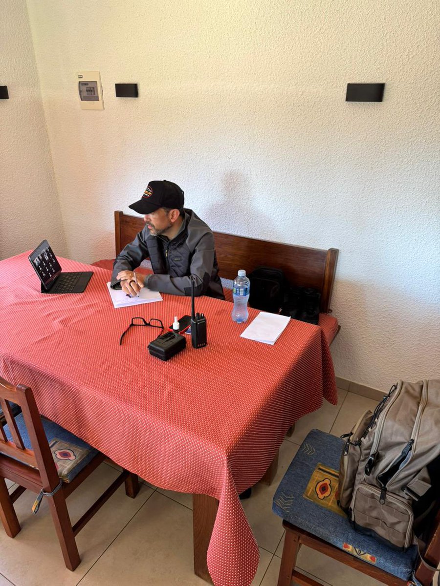 LuisFerCamachoV's tweet photo. Mientras trabajamos en la emergencia departamental, al lado de la gente, cumplimos con asistir a una audiencia fijada para hoy. Nuestros compromisos humanos e institucionales van de la mano. Dios permita que los problemas se vayan solucionando y que salgamos de esta emergencia https://t.co/NhOwHTKOui