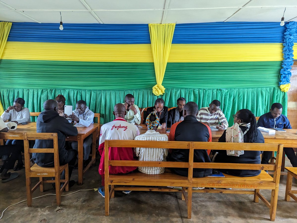 Utuye <a href="/NyanzaDistrict/">Nyanza District</a> <a href="/HuyeDistrict/">Huye District</a> <a href="/GisagaraDistr/">Gisagara District</a> ukaba utarajya kwifotoza ngo uhabwe INDANGAMUNTU Koranabuhanga. Wicikwa,gana ama site yateguwe mu murenge wawe,ubundi uhabwe iyi ndangamuntu 
#Ntitakara #Ntigendanwa Kandi ihabwa buri wese kuva ku kivuka!

<a href="/NidaRwanda/">NIDA Rwanda</a>