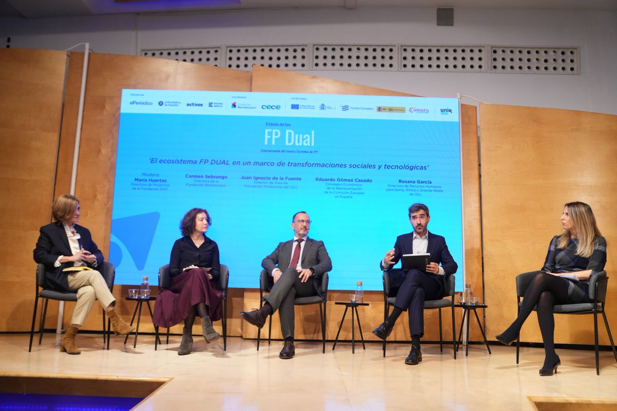 ComisionEuropea's tweet photo. Eduardo Gómez, consejero económico de la @ComisionEuropea, ha participado en #FP2025, Foro sobre la Implantación del Nuevo Sistema de FP

“La formación profesional es una prioridad para la Comisión. Es un claro facilitador para la competitividad, piedra angular del nuevo mandato” https://t.co/wF8YnInGC0