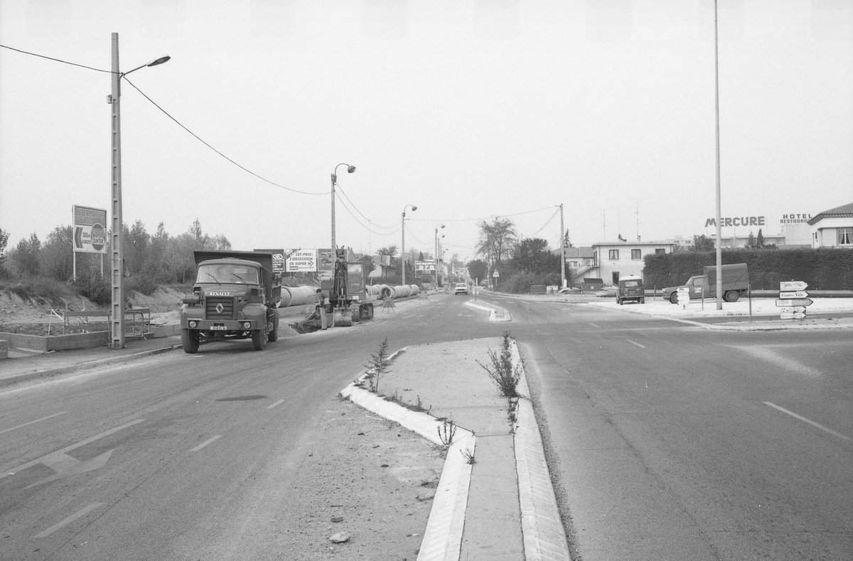 #JeudiPhoto
🚓L'avenue de la Pompignane à <a href="/montpellier_/">Ville de Montpellier</a> en 1981.
00V322
