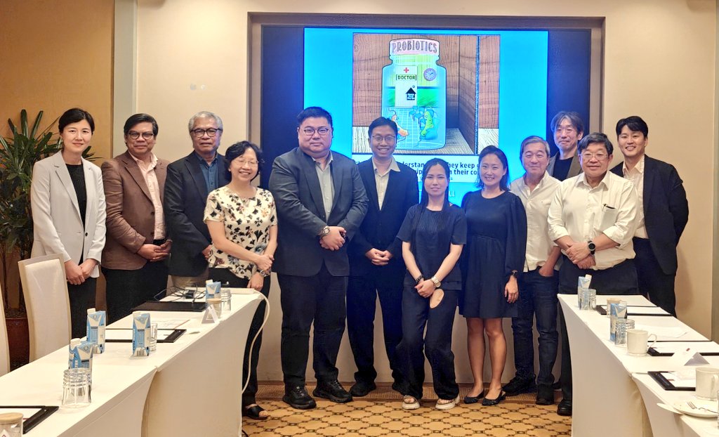 KewinSiah's tweet image. An insightful seminar on the role of #probiotics in managing GI diseases. The discussion highlighted a critical takeaway: probiotics are not a one-size-fits-all solution. Their efficacy is strain-specific and condition-dependent. Choose wisely. #GITwitter