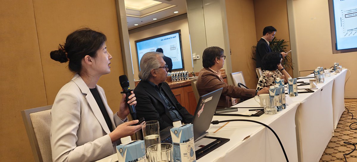 KewinSiah's tweet image. An insightful seminar on the role of #probiotics in managing GI diseases. The discussion highlighted a critical takeaway: probiotics are not a one-size-fits-all solution. Their efficacy is strain-specific and condition-dependent. Choose wisely. #GITwitter