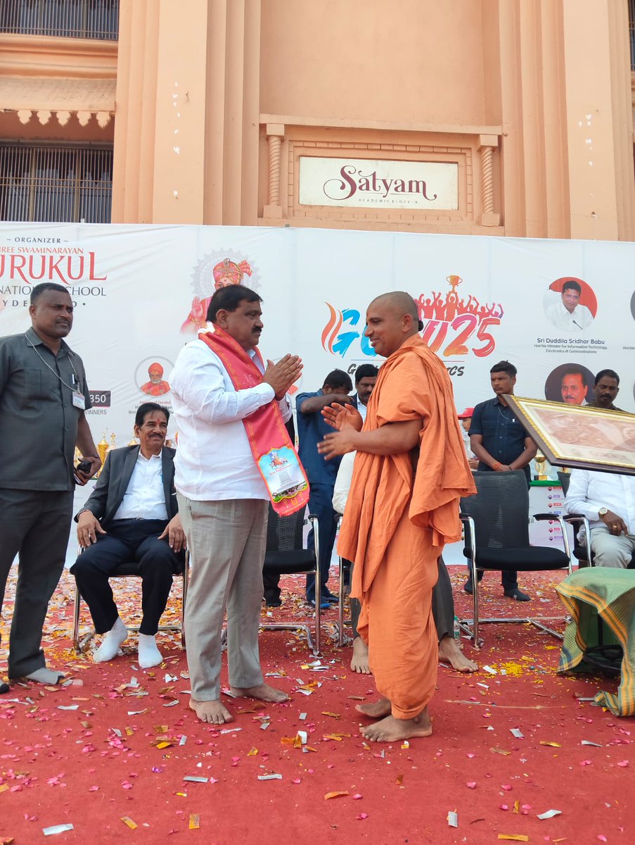 Drpmahendereddy's tweet image. జిల్లా స్థాయిలో 14,000 మంది క్రీడాకారులు, గురుకుల్ నుండి 5,000 మంది విద్యార్థులు పాల్గొనడం అభినందనీయం. క్రీడలను ప్రోత్సహించే ఇలాంటి వాతావరణం మన యువతకు మరిన్ని అవకాశాలు అందిస్తుంది. 🏅

#RangaReddy #Sports #Gurukul #YouthDevelopment