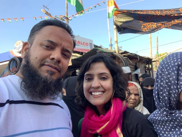 RJ Sayema whitewashed the meaning of Jihad and Kaafir. 
As per Sayema, Jihad means "To Struggle" and Kaafir means "To Hide".

Nice pic👌👌