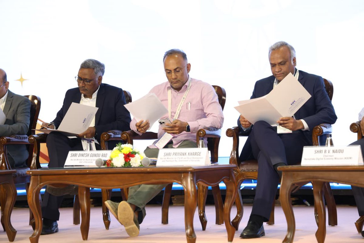 dineshgrao's tweet image. Proud to honour IT achievers during #BTS2025 at BIEC.

Karnataka contributes ~40% of India’s IT exports, creating jobs &amp;amp; driving progress. We’re committed for build a tech-forward future!

At Bengaluru Tech Summit-2025, while participating and presenting the STPI IT Exports…