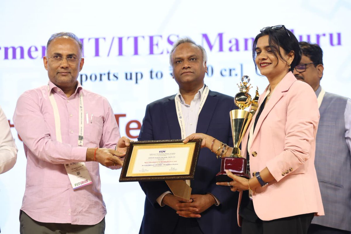 dineshgrao's tweet image. Proud to honour IT achievers during #BTS2025 at BIEC.

Karnataka contributes ~40% of India’s IT exports, creating jobs &amp;amp; driving progress. We’re committed for build a tech-forward future!

At Bengaluru Tech Summit-2025, while participating and presenting the STPI IT Exports…
