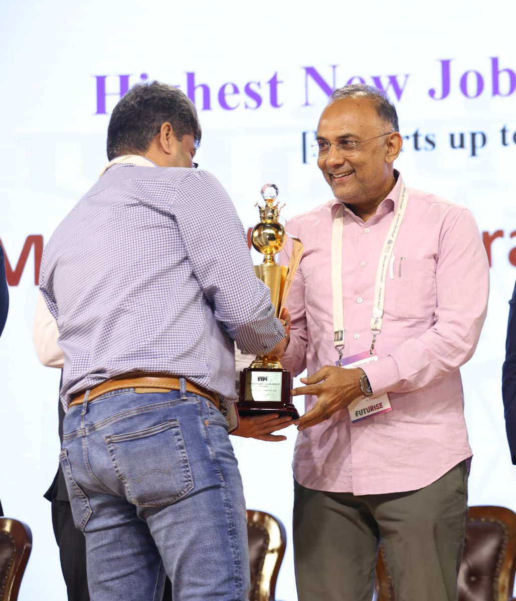 dineshgrao's tweet image. Proud to honour IT achievers during #BTS2025 at BIEC.

Karnataka contributes ~40% of India’s IT exports, creating jobs &amp;amp; driving progress. We’re committed for build a tech-forward future!

At Bengaluru Tech Summit-2025, while participating and presenting the STPI IT Exports…