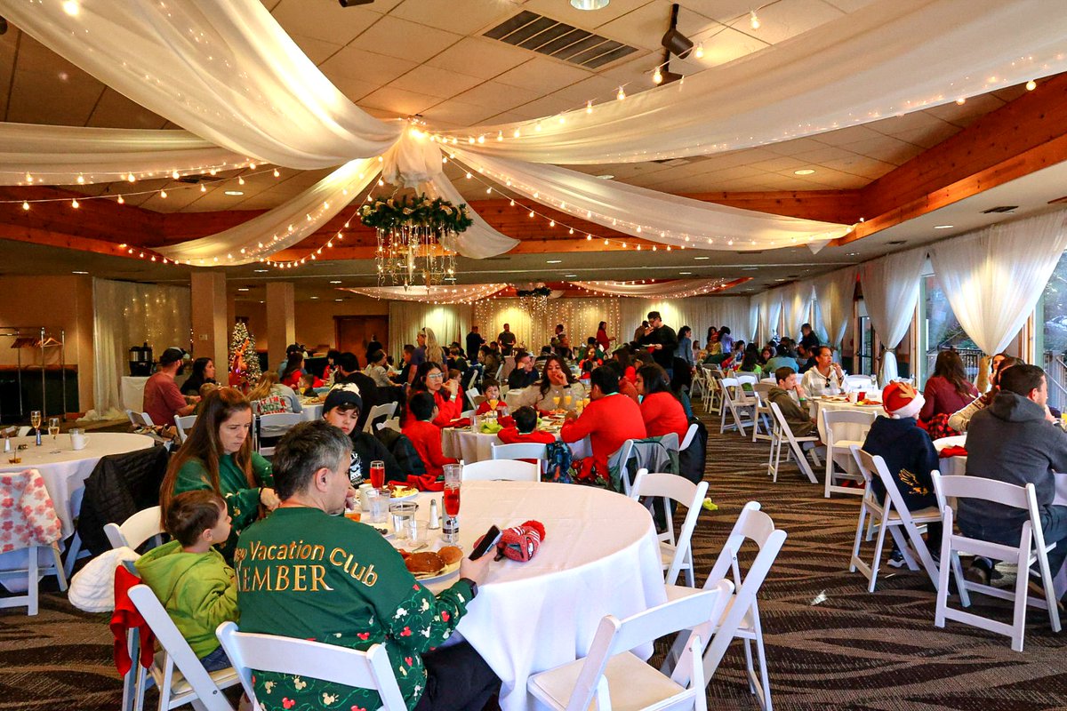 🎄💚 He’s baaaack… and he’s hungry!
Join us for Breakfast buffet with the Grinch in our beautiful Lakeview Room and enjoy a festive morning filled with delicious breakfast favorites, Grinchy antics, photo ops, and views that will make your heart grow three sizes.

Tickets: