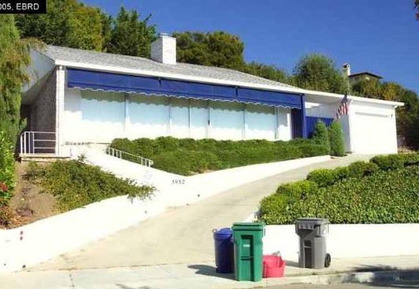 mattbaran's tweet image. Of course there’s more than one way to tackle a remodel and addition! 🏡 

Here’s what we did to a small ramshackle house in the Oakland Hills to expand square footage and add new spaces to transform it into a true family home.🧵⬇️ 

#Remodel #BeforeAndAfter