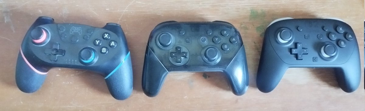 incinobeastar's tweet image. Yo lo que busco en si, es tener diferentes formas para jugar, de ahí que tenga todos estos controles.

Oficiales tengo los joycons de ambas Switch, que ya son 2 mandos, y los 2 pro controles, y aparte un mando extra que compre en la plaza de la tecnología, que es compatible.