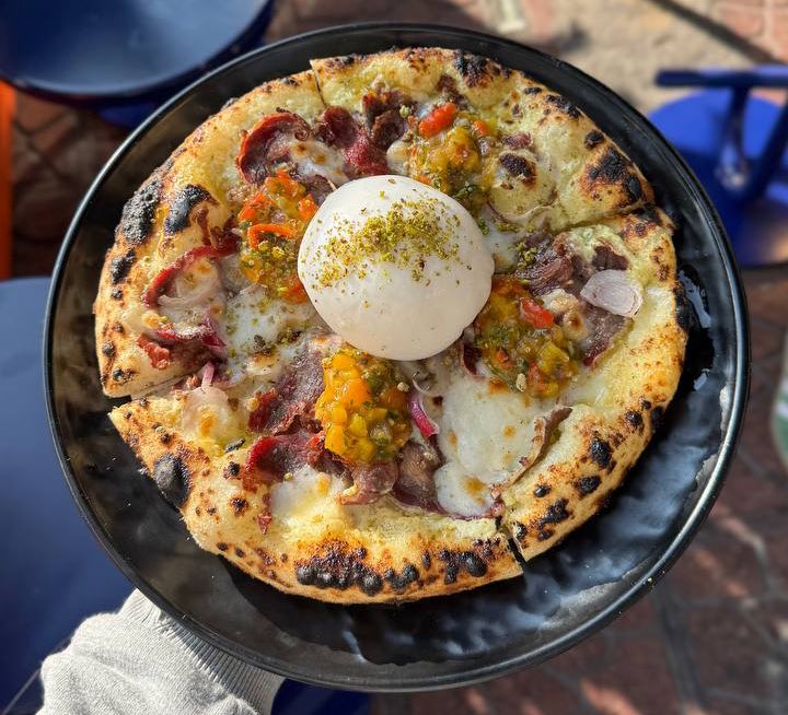 tmshgrsyha's tweet image. توی این دو سال خیلی از رابطه‌های زندگیم تغییر کرد ولی رابطه و وفاداری من به مینی ناپول تغییر که نکرده، بهترم شده.
کوچولوی خوشمزه دوستداشتنی من.