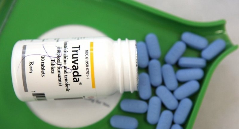 RADIOSALUS1's tweet image. Umwarimu muri @Uni_Rwanda no muri @chu_butare, Gatera Godfrey yibukije abantu kudasangira imiti, no kutanywa iyo batandikiwe na muganga, kuko ari bimwe mu bituma udukoko dutera indwara dukomeza kuzamura ubudahangarwa ku miti, bigatuma ubuvuzi bwazo bugorana.
#SalusAmakuru