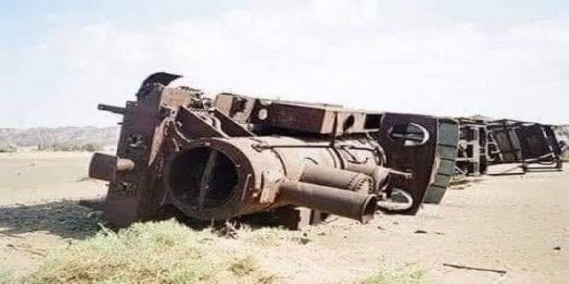 100 yıl önce 9 cephede savaşırken bir de Hicaz’a giden Mehmetçiklerin haince katledildikten sonra devrilen ve hâlâ kaldırılmayıp “Türkleri burada katlettik” mesajıyla turistlere sergilenen treni.

Evet, Araplar bizi sırtımızdan vurdu.