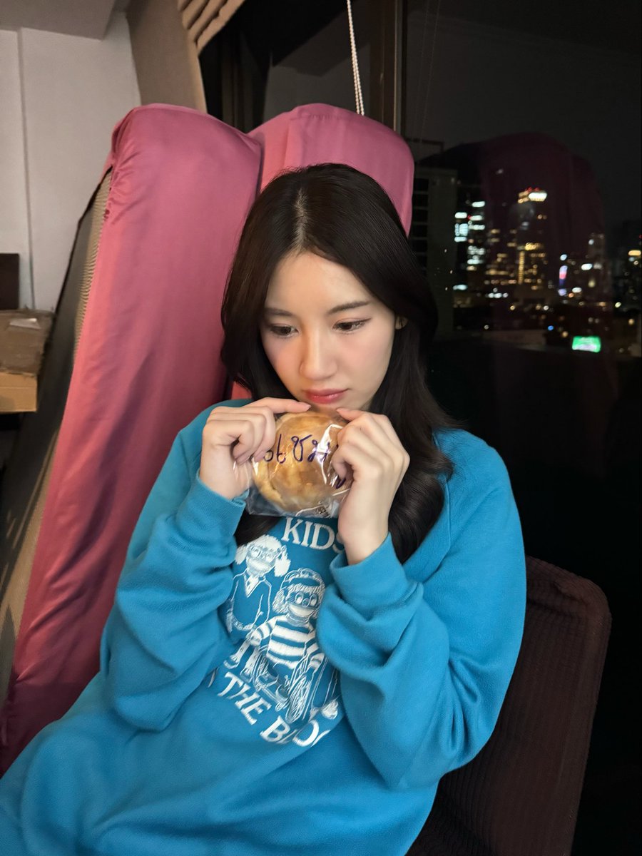 chamcham101048's tweet image. จริงๆในMVชื่อบิวนะ5555
#champookodcha