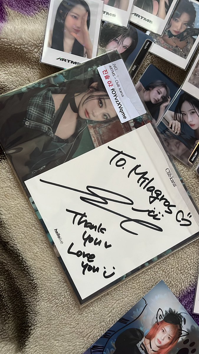 got my club icarus stuff and 🥺🥺