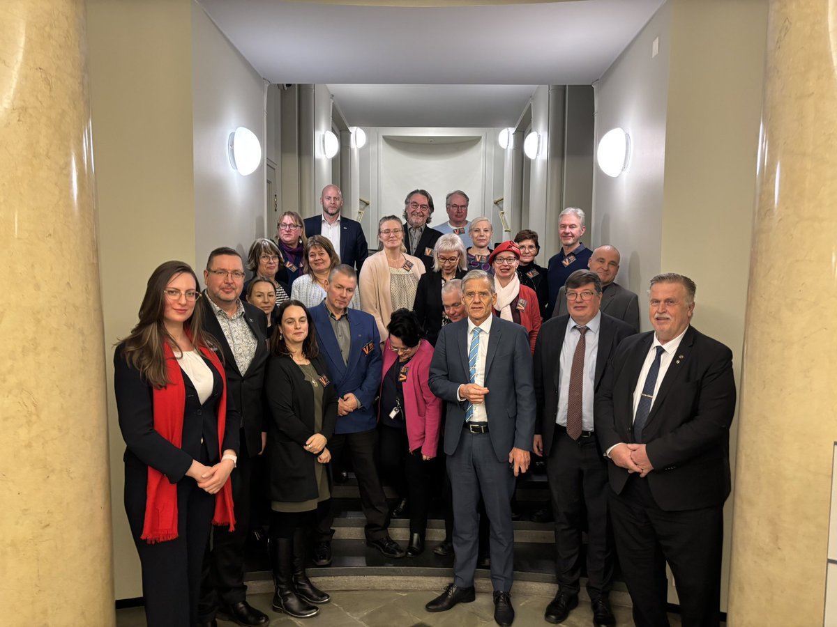 ☑️ Pirkanmaan Yrittäjät vierailulla eduskunnassa.

☑️ Kiitos vierailustanne ja keskustelusta.

☑️ Yrittäjyys kantaa Suomea.

#yrittäjät #pirkanmaa <a href="/suomenyrittajat/">Suomen Yrittäjät</a> <a href="/PirkYrittajat/">Pirkanmaan Yrittäjät</a> <a href="/artosatonen/">Arto Satonen</a> <a href="/AleksiJantti/">Aleksi Jäntti</a> <a href="/veijoniemi1/">Veijo Niemi</a>