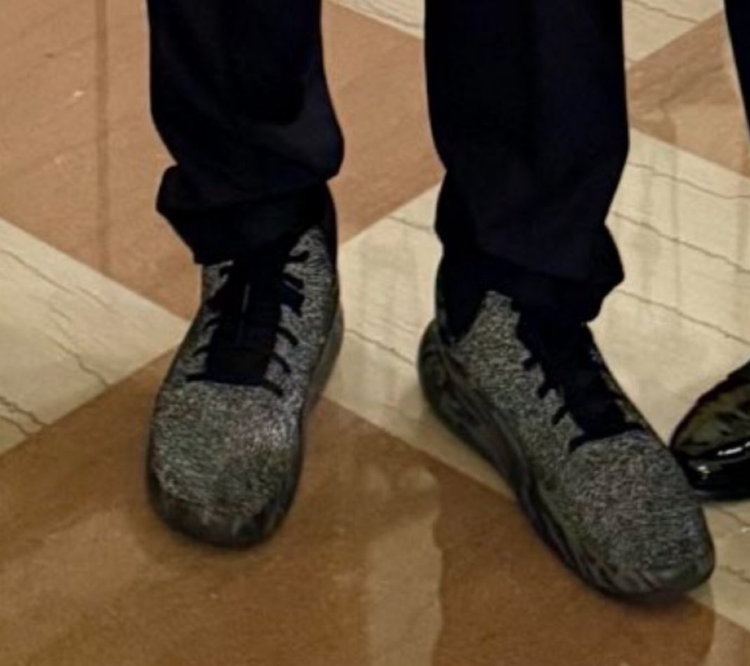 AutismCapital's tweet image. Men only want one thing for Christmas and it’s some Air Elons.