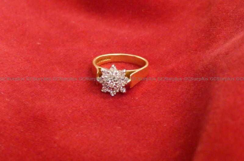 GCSurplus_PSPC's tweet image. Santa called: he said you deserve something sparkly! 🎅✨

This 18K yellow-and-white-gold ring features a dazzling cluster of round-cut diamonds in a radiant starburst design.💍

Visit #GCSurplus for the gift that truly outshines them all ➡️ ow.ly/6MpC50XuaAB