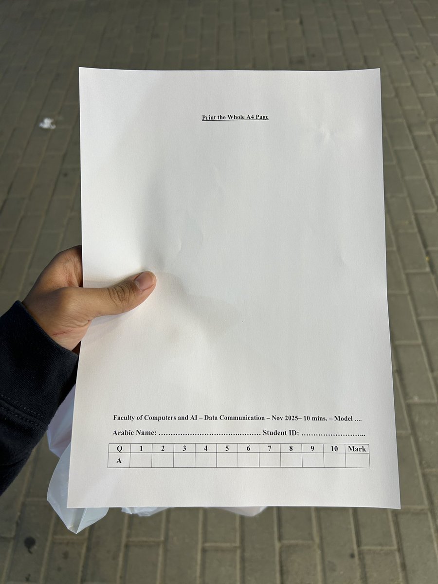 وربنا ما قادر نزلت اطبع الورقة الي همتحن فيها بكرا عشان الكلية مافيهاش حبر