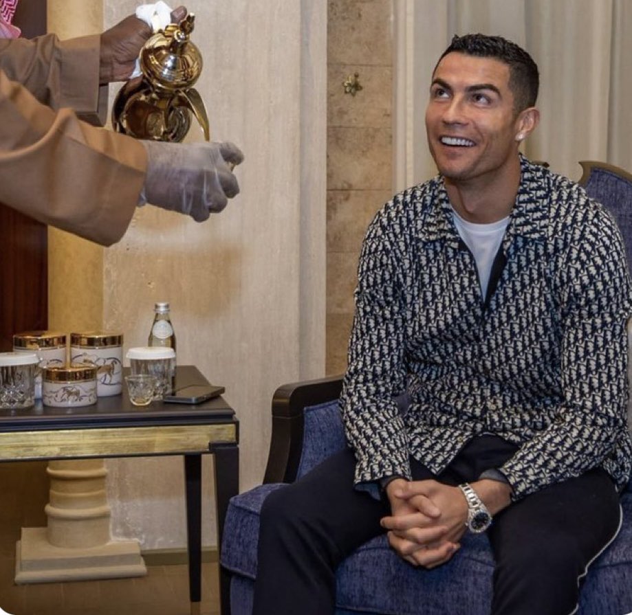 Aldowayesh's tweet image. ماحققه أشهر لاعب في العالم #كريستيانو_رونالدو للنصر من صيت عالمي لم تحققه بطولات ولا مفاجأة فوز على فريق عالمي .. 
#النصر أعاد له شغفه الذي افتقده في المان والمونديال ..