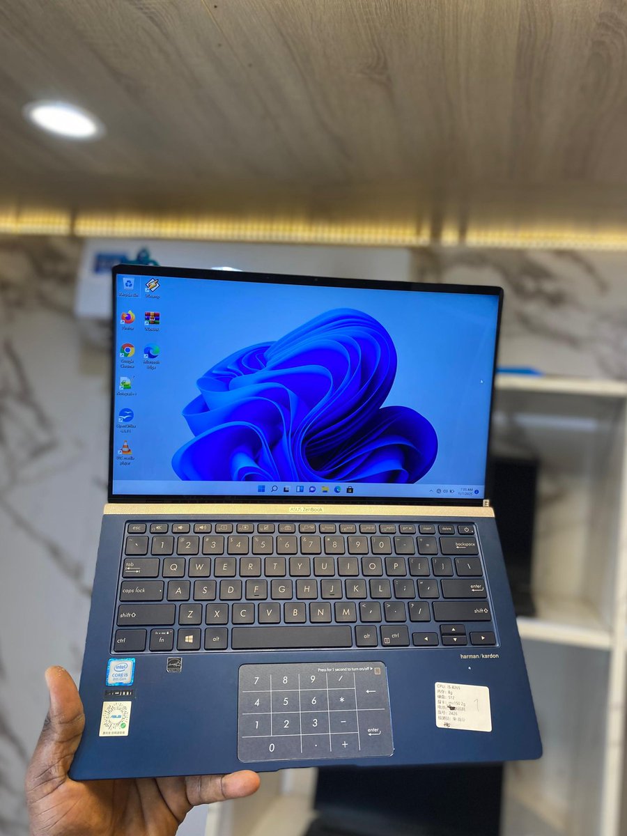 ASUS ZENBOOK UX433FN* 🀄️8th Gen®️Intel™️Core i5 Processor 8