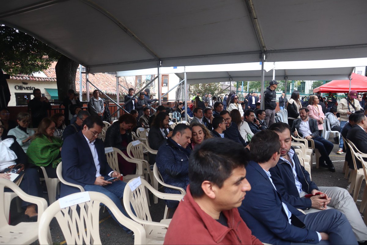Hoy el <a href="/ConcejoDeBogota/">Concejo de Bogotá</a> se trasladó a #Usaquén.

Participamos de la audiencia pública  “Construyamos Ciudad: La Cultura que Transforma Bogotá”, donde escuchamos a quienes conocen las problemáticas de primera mano: la comunidad, los ciudadanos y ciudadanas que hacen de esta