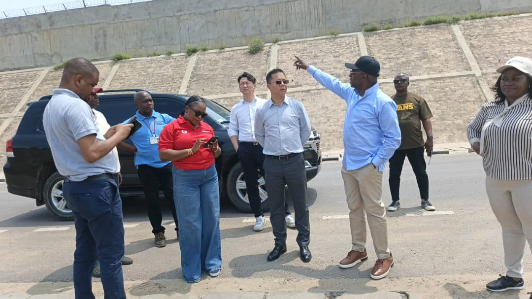 azesrdc's tweet image. En ce jour spécial de son anniversaire, le DG s’est rendu sur le site avec les équipes de ZTE et Vodacom pour doter enfin la ZES de Maluku d’une fibre optique moderne et d’une connexion fiable.
@Presidence_RDC @PrimatureRDC @AuguyBolanda @Vodacomcongo @ZTEPress #zte#zes#maluku