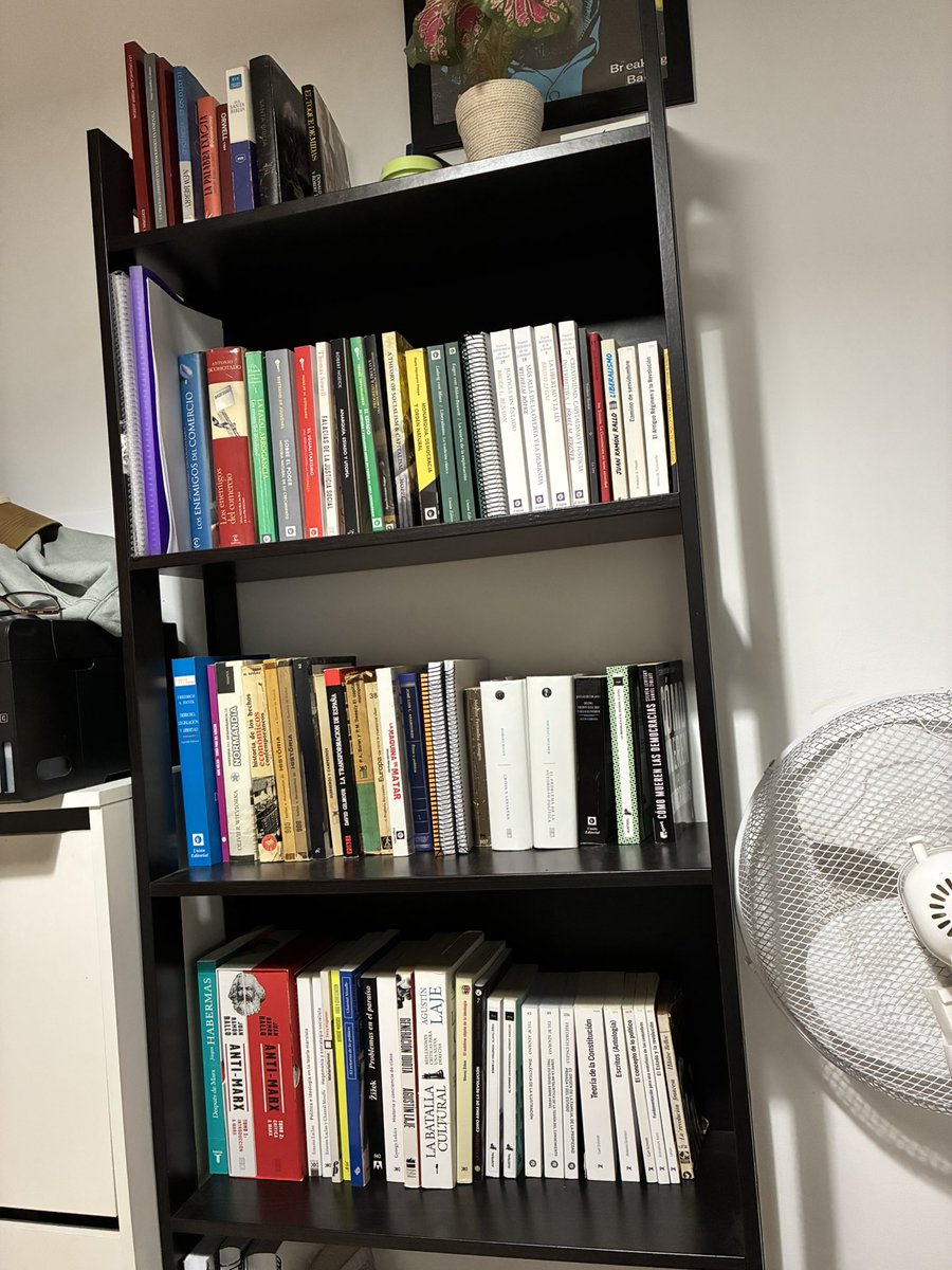 carx161103's tweet image. Nah, son satisfacción pura y dura. Aprovecho para decir que entre Akal, Siglo veintiuno, Unión Editorial y Alianza me han generado una sangría económica que no recuperaré jamás. Aún así, valió cada centavo.