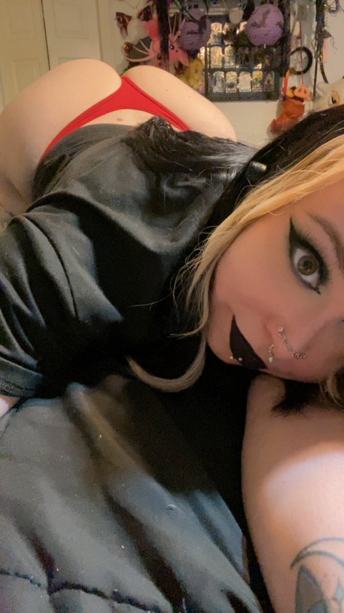 🎶“You're so handsome when I'm all over your mouth.”🎶🎶