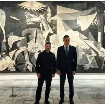 ibarweb's tweet image. La hipocresía occidental expuesta ante todo el mundo: un criminal de guerra fascista cuya ejército bombardea rutinariamente a civiles y un "líder democrático" falso posando frente a una obra creada para denunciar la brutalidad del fascismo.

 @Irinamar_Z 🇷🇺