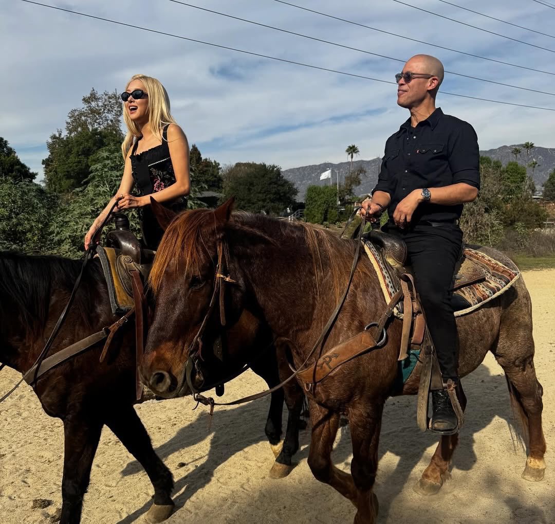 roseannepics's tweet image. ROSÉ CBS Mornings interview coming soon!